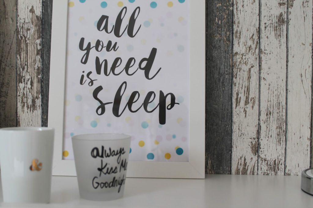 All you need is sleep Print titatoni at Jules kleines Freudenhaus Schlafzimmer Makeover