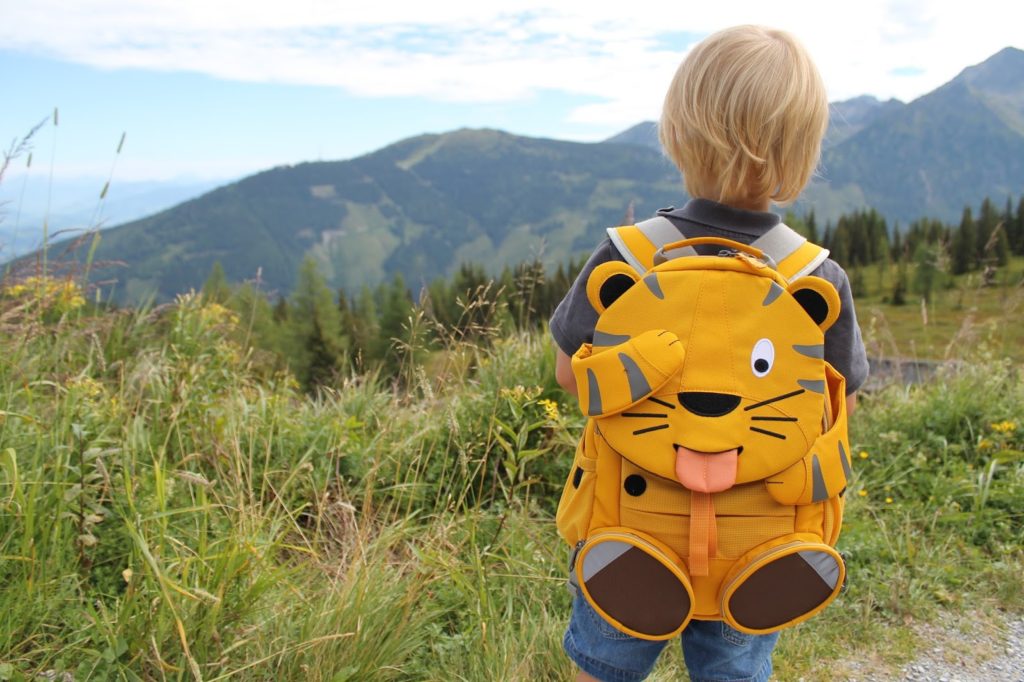 Theo Tiger Affenzahn Rucksack Wandern mit Kindern Berge Alpen Schladming Kinder