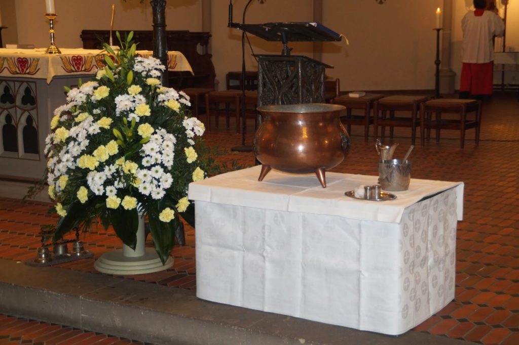 Katholische Kirche Taufe Junge Deko DIY Idee Geschenkidee Blumen Tischdeko Jules kleines Freudenhaus