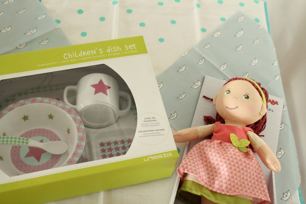 Geschenkideen Taufe Geschirrset erste Puppe Jules kleines Freudenhaus