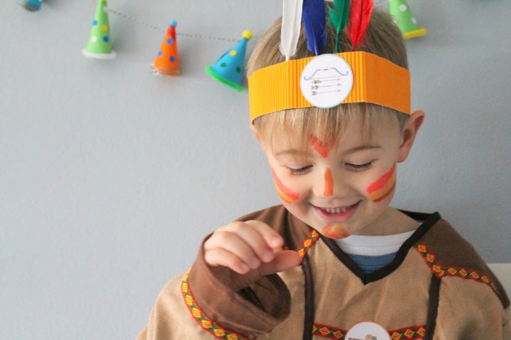 Schminkideen DIY Ideen Indianer Kostuem DIY Karneval Kostueme Verkleiden Kinder Indianer Jules kleines Freudenhaus