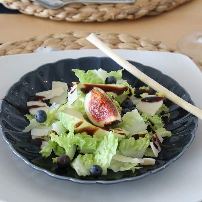 Einladendes Esszimmer mit dem leckersten Herbst-Feigensalat