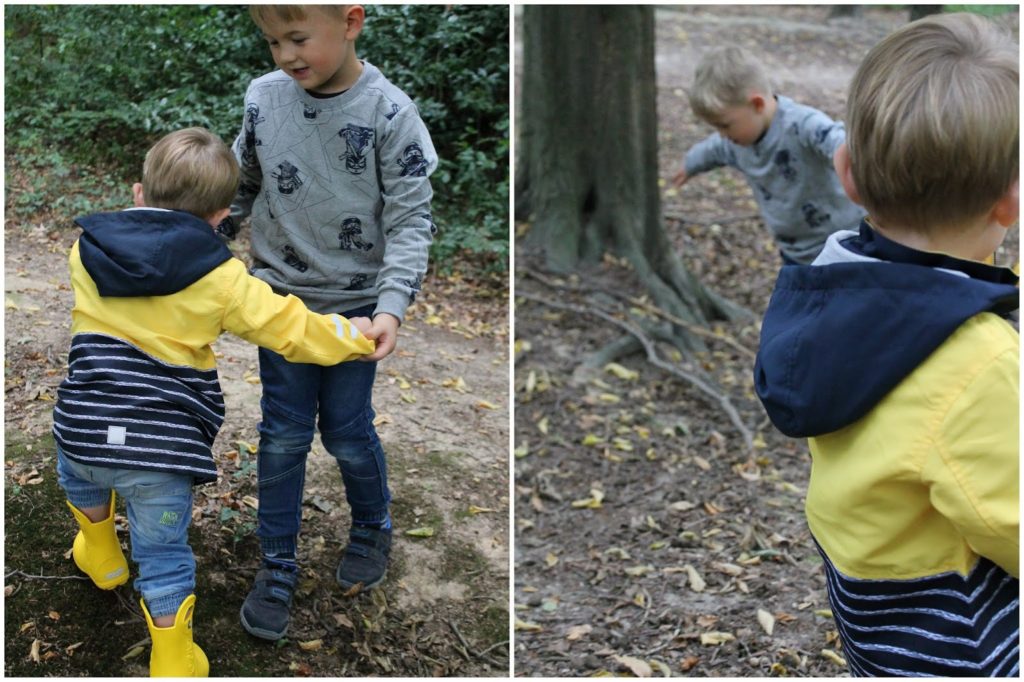 Jungs im Herbst mit Kindern im Wald Schatzsuche Herbst Jules kleines Freudenhaus