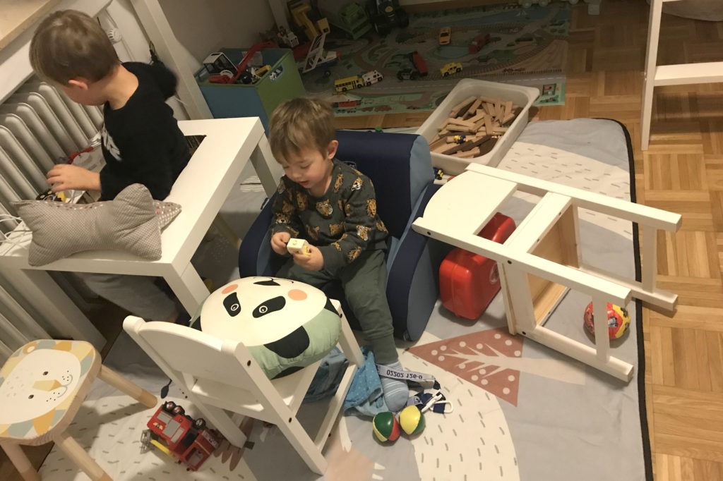 Rollenspiele Kinder Buden bauen
