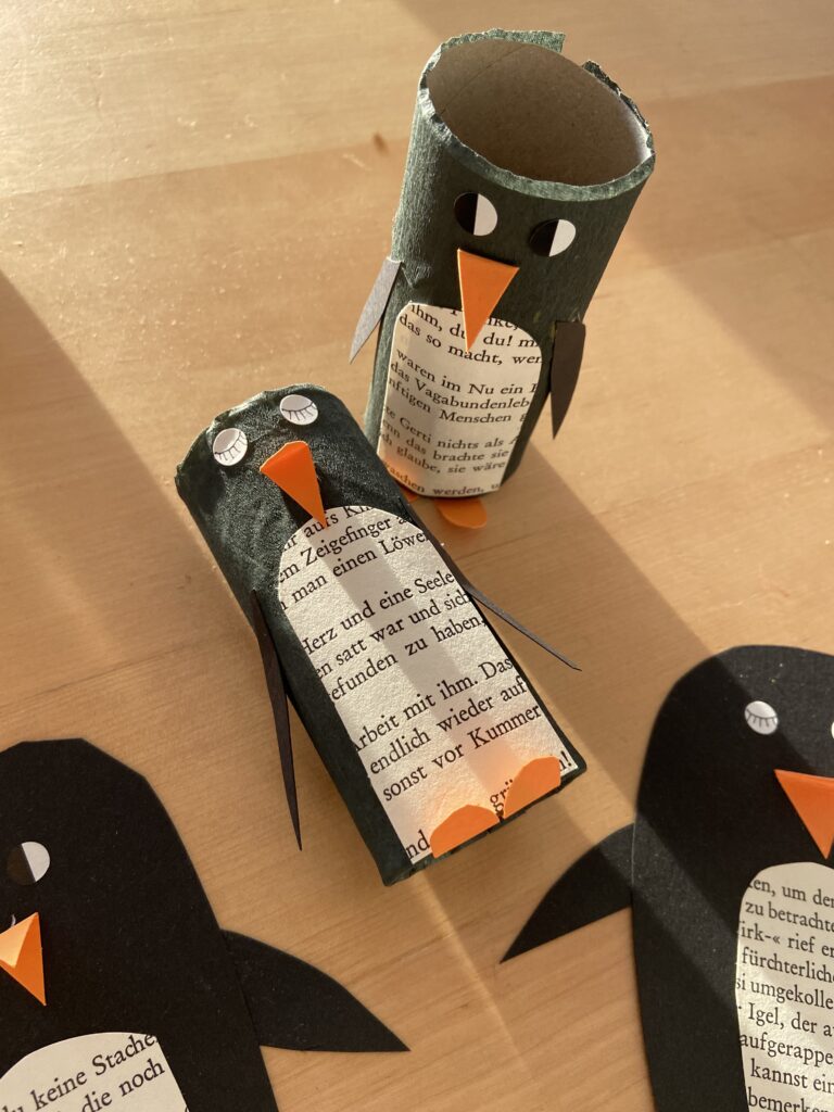 DIY Pinguine aus alten Buchseiten
