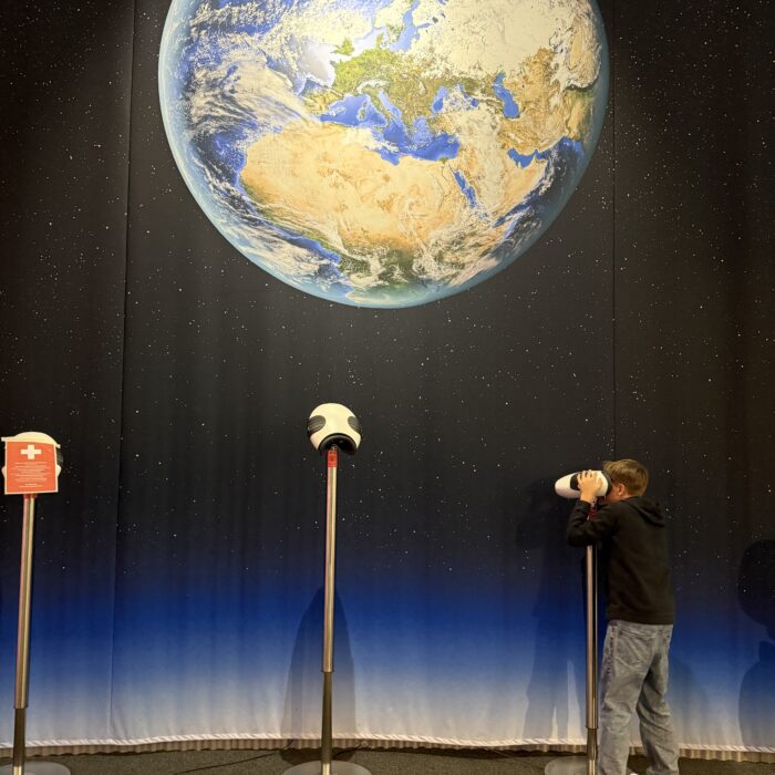 Ausflugstipp: Warum du unbedingt mal auf “Mission KI” ins Deutsche Museum Bonn gehen solltest